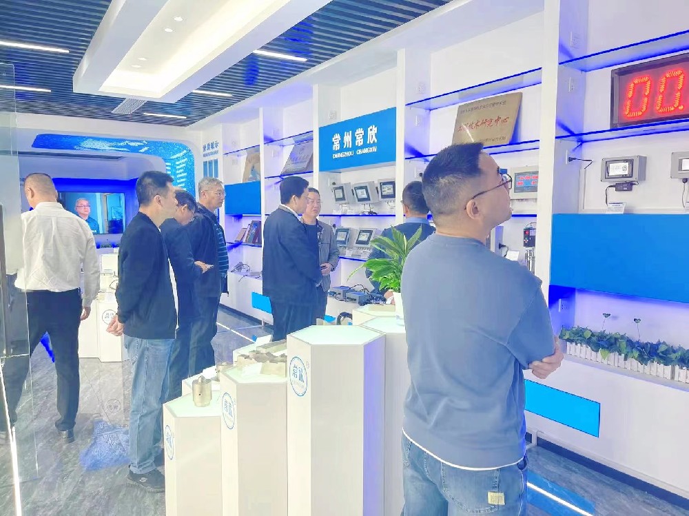 熱烈祝賀中國重型機械工業(yè)協(xié)會橋式起重機專業(yè)委員會九屆八次理 事會暨十屆一次會員大會在江蘇省常州市召開順利召開并圓滿結(jié)束！